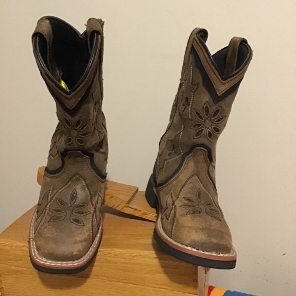 🔥Dan Post, children’s boots, size 12.5D, new cond. has jewel design, see pics. - Picture 4 of 5